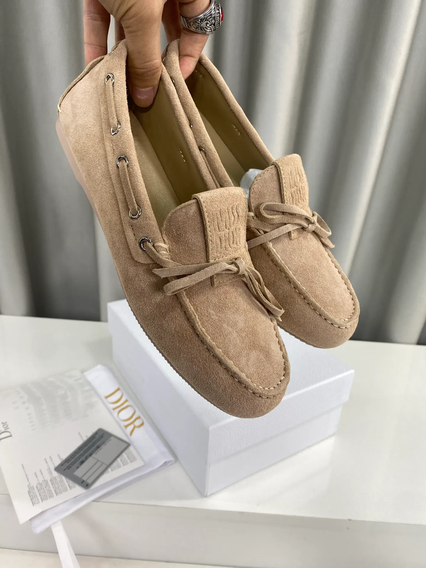 👟👟Ex-factory price 480👟👟 Women's shoes Women's clothing "Exclusive top version" DIOR Dior~25vs spring and summer popular casual flat loafer series... A shoe that does not conflict with shirts, simple partition design, a spring must-have, can be worn with any pants or skirt, very comfortable and beautiful on the feet... ❶Fabric: Original customized cow suede ❷Inner: Original customized sheepskin ❸Feet: sheepskin ❹Outsole: original molded wear-resistant rubber ❺Number of codes: 35-39 (40 customizations are non-refundable) ❻Packaging: Original full set of packaging ☀Color: 5 colors available simultaneously on the official website